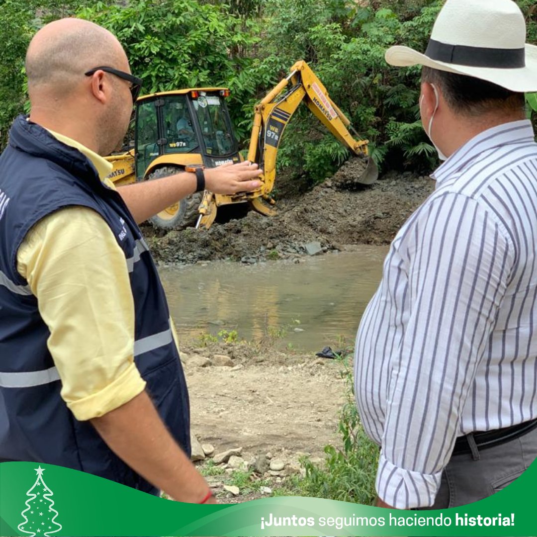 PrefecturaESM's tweet photo. #NoticiasPositivas | El cuidado de las cuencas hidrográficas, forma parte de nuestros principios.

Relizamos la limpieza del estero Sálima, en recinto #Chapil, de la parroquia #Tonsupa, en el cantón #Atacames. 

#JuntosSeguimosHaciendoHistoria
@Robertapsc6
Diego Zambrano Loor https://t.co/oIqW4Eyeyv