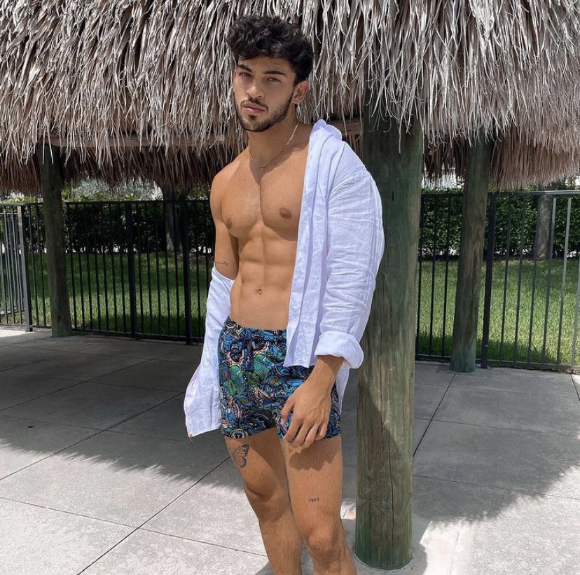 APHRCDISIXC's tweet image. stolen!! 

if you see this, you are obligated to drop a gif of what your muse would be doing to mine or what you want my muse to do to yours.

if i ♡ it, then it means you can dm me to write a similar scenario.