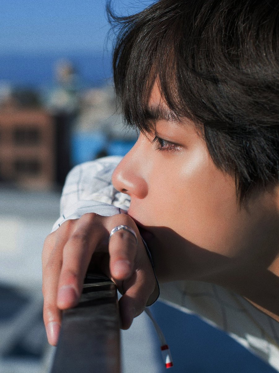taehypic's tweet photo. kim taehyung x dispatch https://t.co/dsfdBMUwrX