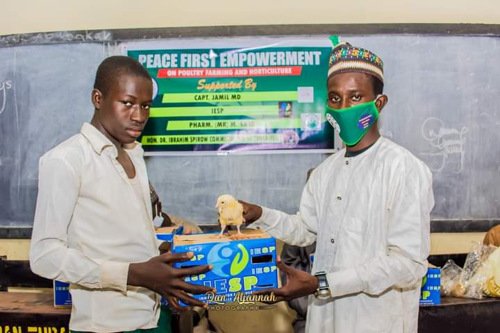 NurudeeenA's tweet photo. Another beneficiary
How it's started. How it's ended
#Empowerment #CapcityBuilding
Thank you once again for your support ๐
@CaptJamyl
@SpirowIbrahim
@Bellomatawalle1
@AishaMatawalle
@Ibellozauma
#Farming_Is_Our_Pride
#harvest
#PuttingSmiles๐ https://t.co/882kTSqB6E