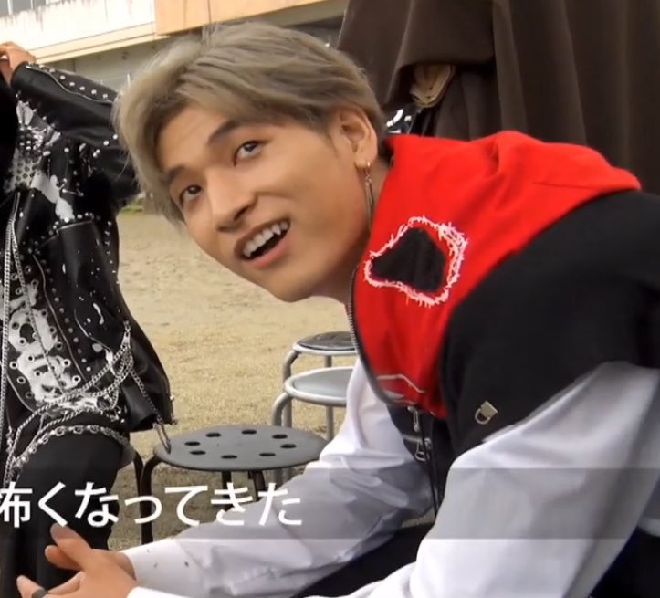 — kinjo sukai is a VAMPIRE! or, alternatively, a thread of sukai’s fangs 