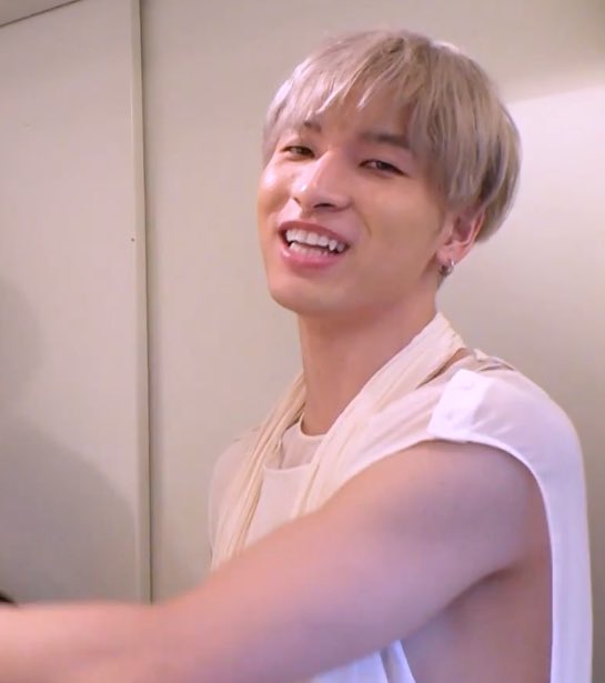 — kinjo sukai is a VAMPIRE! or, alternatively, a thread of sukai’s fangs 