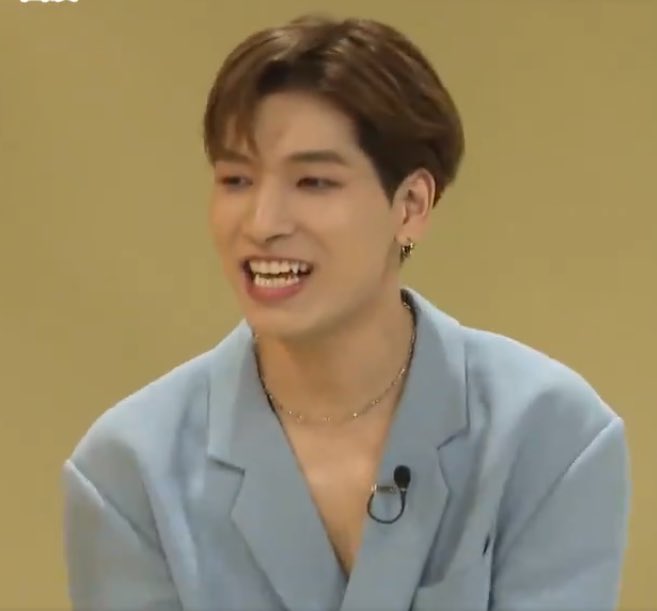 last tweet but in gif form 