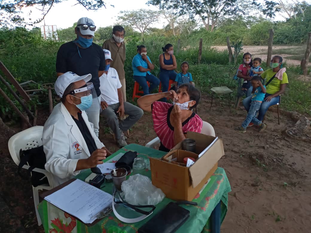 LuisGuevaraM_'s tweet photo. Cumpliendo con las medidas de seguridad por el Covid-19, retomamos las jornadas médicas, comenzamos en el caserío Casa Blanca, atendiendo a niños y adultos, con desparasitantes y antihipertensivos. Totalmente gratuitos. Dios ilumine nuestros pasos.
#ClinicaEnTuSector https://t.co/1uyqel2SoI