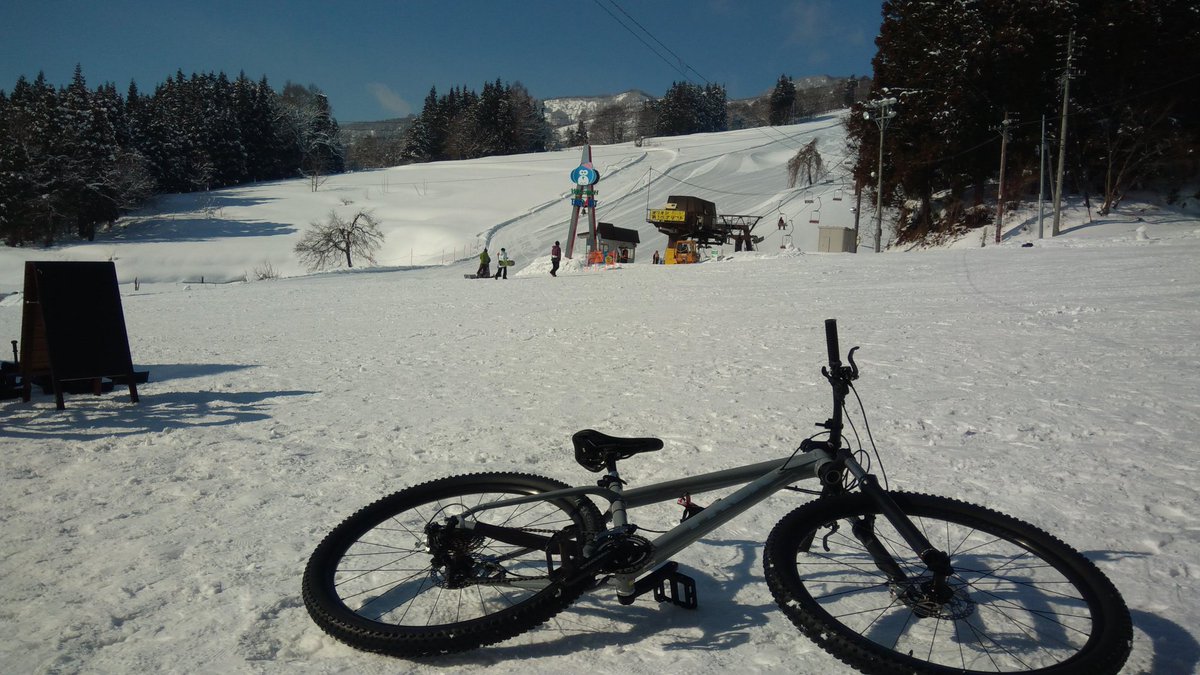 thelaterisers's tweet photo. 【拡散希望】MTBが盗難にあいました。
・12/13 20:00~ 12/14 7:30間に盗難
・埼玉県久喜市
・車両情報
　メーカー:TREK
　モデル:X-CALIBRE
　サイズ:17.5
　パーツ変更点:ブレーキ(マグラ mt6 キャリパーカラー:シルバー）
　ドロッパーシートポスト
＃盗難　＃自転車盗難　＃埼玉県久喜市 https://t.co/q5DzGJKPpp