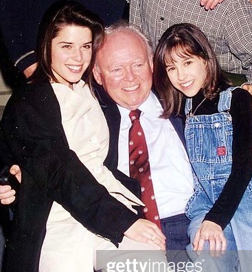 HorrorQueenNeve's tweet image. Neve Campbell, Carroll O’Connor, Lacey Chabert ♥️♥️♥️

#Archiebunker #Partyoffive