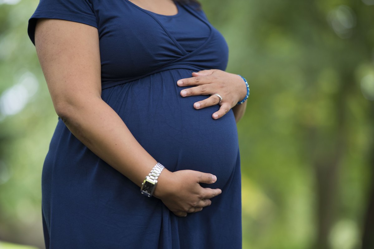 2. Can pregnant women get the vaccine?--> While clinical trials didn't include pregnant/lactating women, experts agree the virus is likely worse than infx w/ COVID. If you're pregnant/breastfeeding, talk to your doctor about getting the  #covid19 vaccine. (2/8)