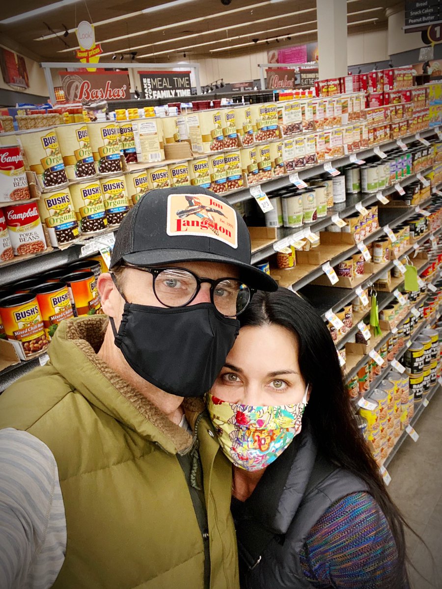 SeattleWolf's tweet photo. Didn’t everybody celebrate their anniversary shopping for Chili beans in 2020? #6years #WeBothForgot @MorningWolfMatt https://t.co/bYTY3eOpXE