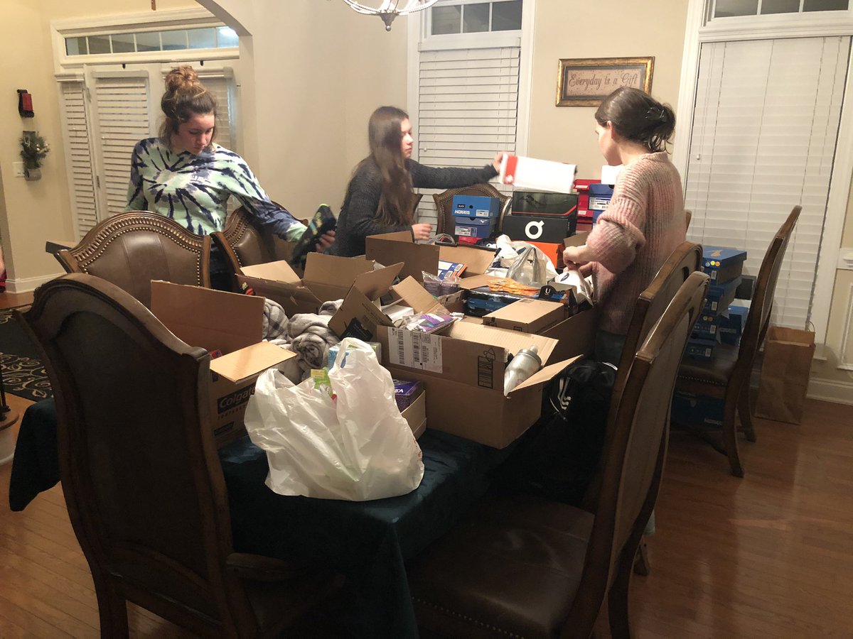 BoxFromHome1's tweet image. We had a great time this weekend packing a total of 110 boxes with @TriadVengeance!! And that’s only half 😉. Thank you to all of the girls that made this possible, we can’t wait to pass out boxes this Saturday!