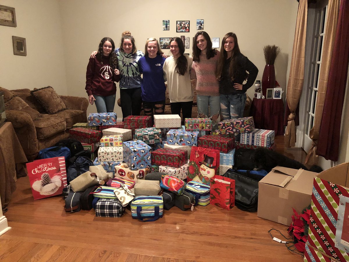 BoxFromHome1's tweet image. We had a great time this weekend packing a total of 110 boxes with @TriadVengeance!! And that’s only half 😉. Thank you to all of the girls that made this possible, we can’t wait to pass out boxes this Saturday!