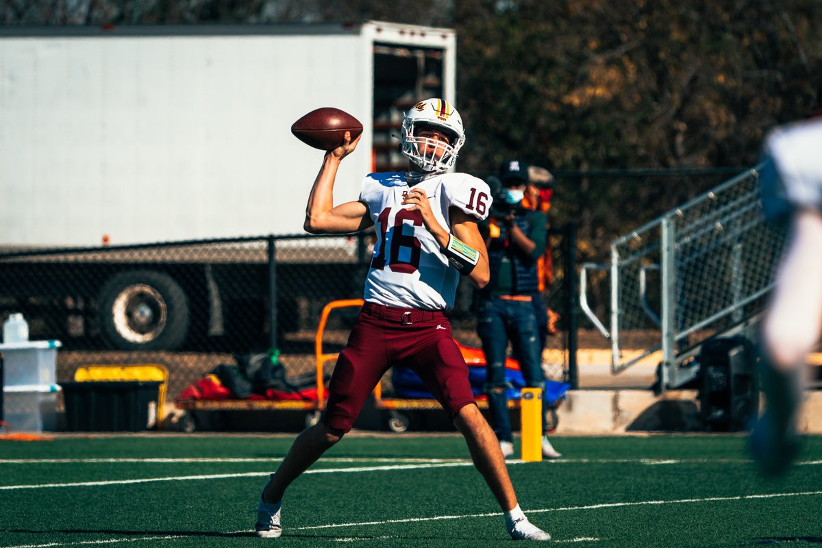 @Centex_Recruits @Austin2novosad @DSISD @DSFBTPD @adairphoto16 First time seeing him play, and impressed. Then I found out he was only a sophomore...bright future.