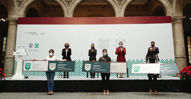 DeporteCDMX's tweet photo. La Jefa de Gobierno, encabezó la entrega del Premio Estatal del Deporte de la Ciudad de México 2020 a las atletas Stefanía Aradillas, Dulce Figueroa y al paraatleta Christopher Tronco, a quienes felicitó por poner en alto el nombre de la capital en las competencias deportivas.