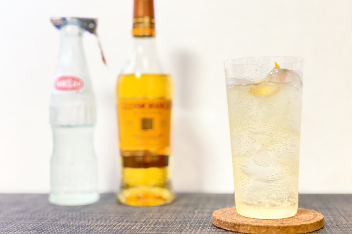 Scarlet 自宅でカクテル ハイボールをより楽しむための アレンジ方法4つ レモンピールをする オレンジピールをする 黒胡椒をふりかける ウイスキーを冷凍して作る バーなどでも 定番のレシピですね ウイスキーの香味が引き立ち 新鮮な気持ちで