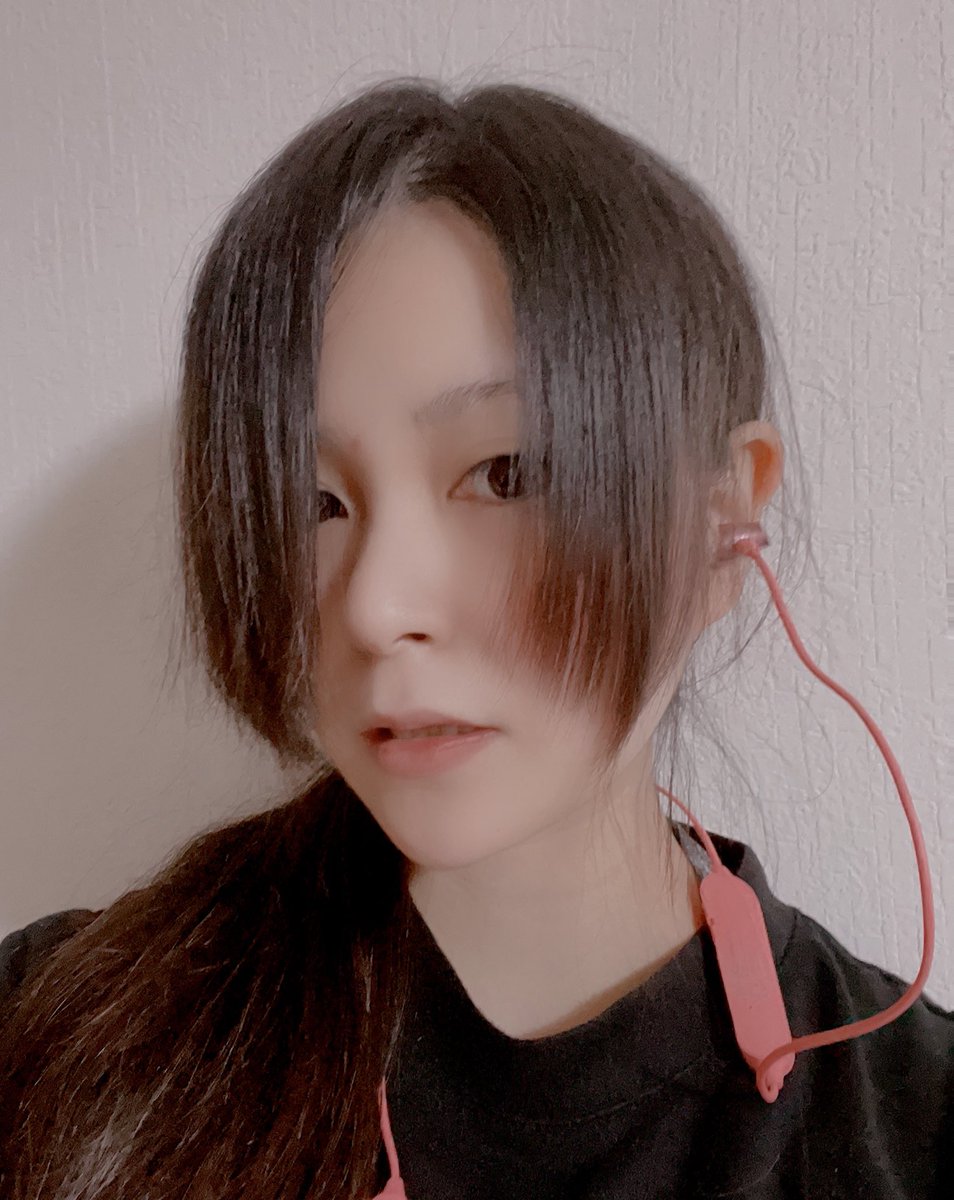 Asobeya なんやかんや活動中 Ar Twitter 前髪って長すぎると視界を妨げそうだし 切ると段々延びてきた時に目にサクサク刺さり出しそうですよね 人によるかもですけど 自分とかは自分にあった髪型が わからないから似合う髪型もわからなくてまた大変という