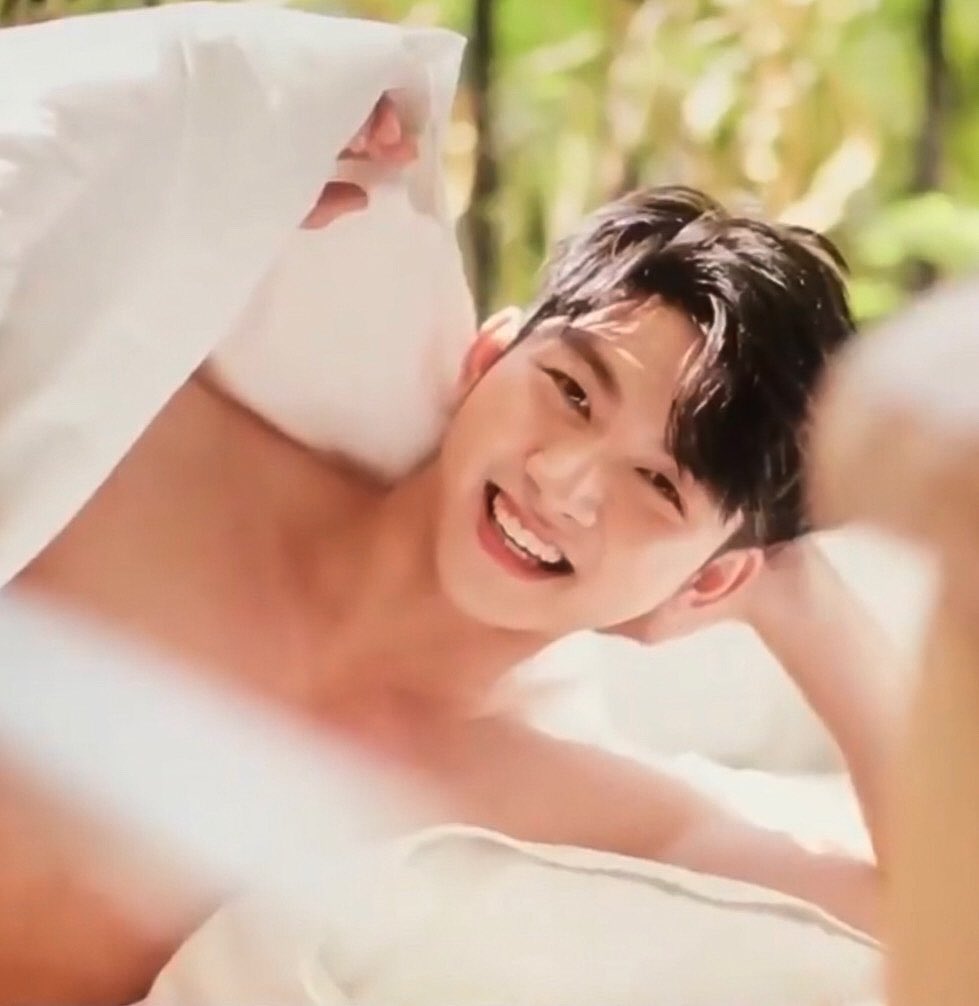 boatnapatph's tweet photo. Start the day with a smile on your face. Hope P’ @philosoboat brings you happiness in your entire week. Happy Monday, crew! ⛵️

PS. Try to calm down 😳

📸 @saw91381756 https://t.co/uwxjD71kNa