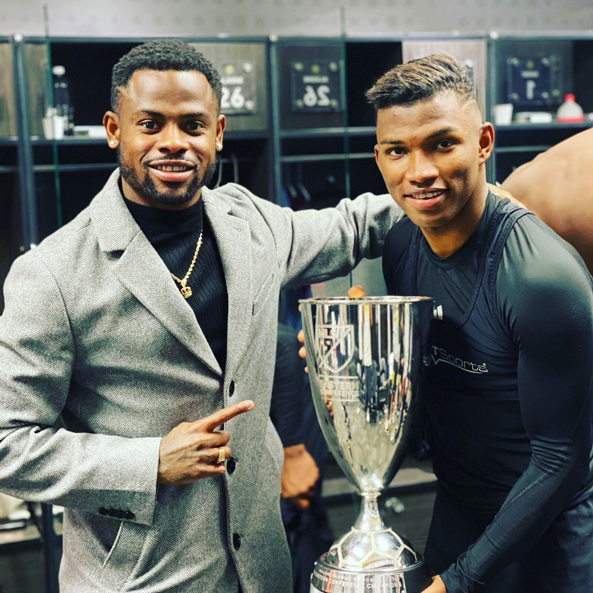 WaylonFrancis90's tweet photo. Muy feliz de haber logrado todos los objetivos personales y grupales en la MLS 7 años luchando por este titulo 🇺🇸⚽️ . Gracias a Dios, CAMPEONES
🏆2020🇨🇷🥇🔥 #LloreConmigoPapi14 #mlscup2020 #Detiquisiaparael🌎 #staystrong #Diosestaconmigoquiencontrami #614 #columbus #7💚🏅💍 https://t.co/rcscPY4IwJ