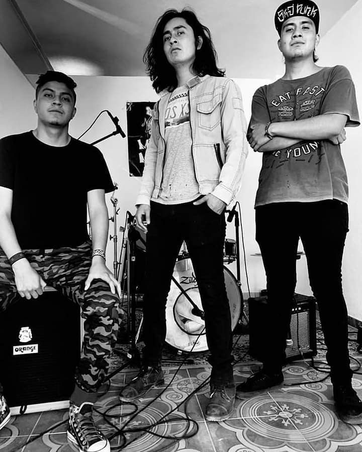CristianGL33's tweet photo. Adoro lo que hago
🤘🏻😎🎸

#MusicaParaMisOidos13 #rocknroll #guapo #Famosos #music #guitarist https://t.co/w5e2DToqtN