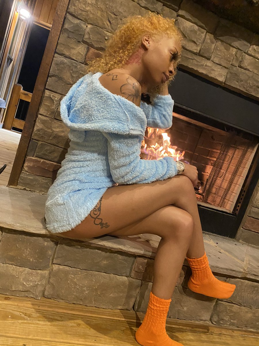 Knyla_Bee's tweet photo. Cabin trip was a SUCCESS! 🔥❄️ https://t.co/IQ9wDb9bTF