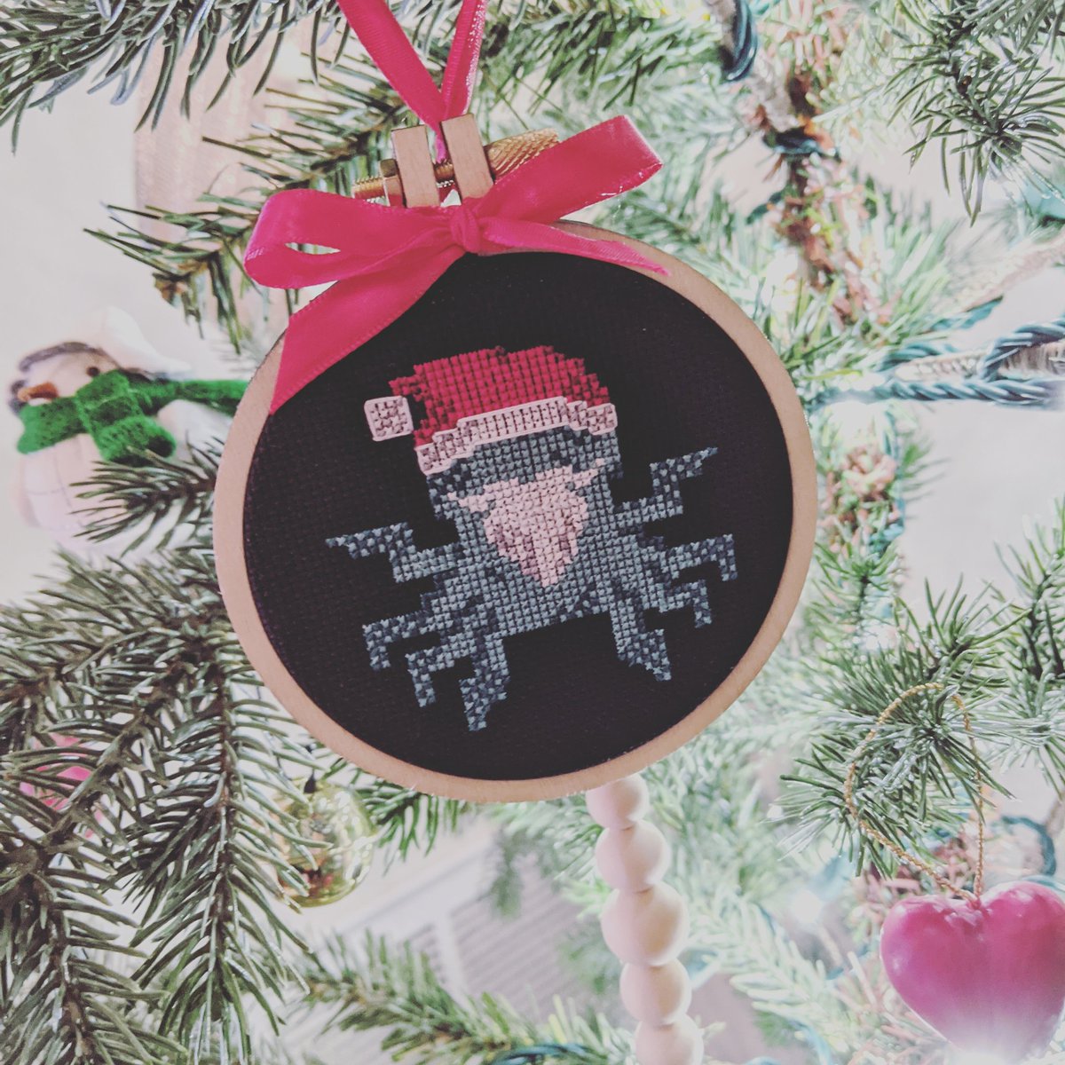 octobitmusic's tweet photo. #happyholidays my sister gave me my present early! She made this amazing octobit ornament for me! So amazing! also Rage is out now Link in bio!
.
.
.
.
.
#midtempomadmess #midtempo #bassmusic #bassheads #headbangers #spotify #spotifyplaylist https://t.co/b0QEM6dfTb