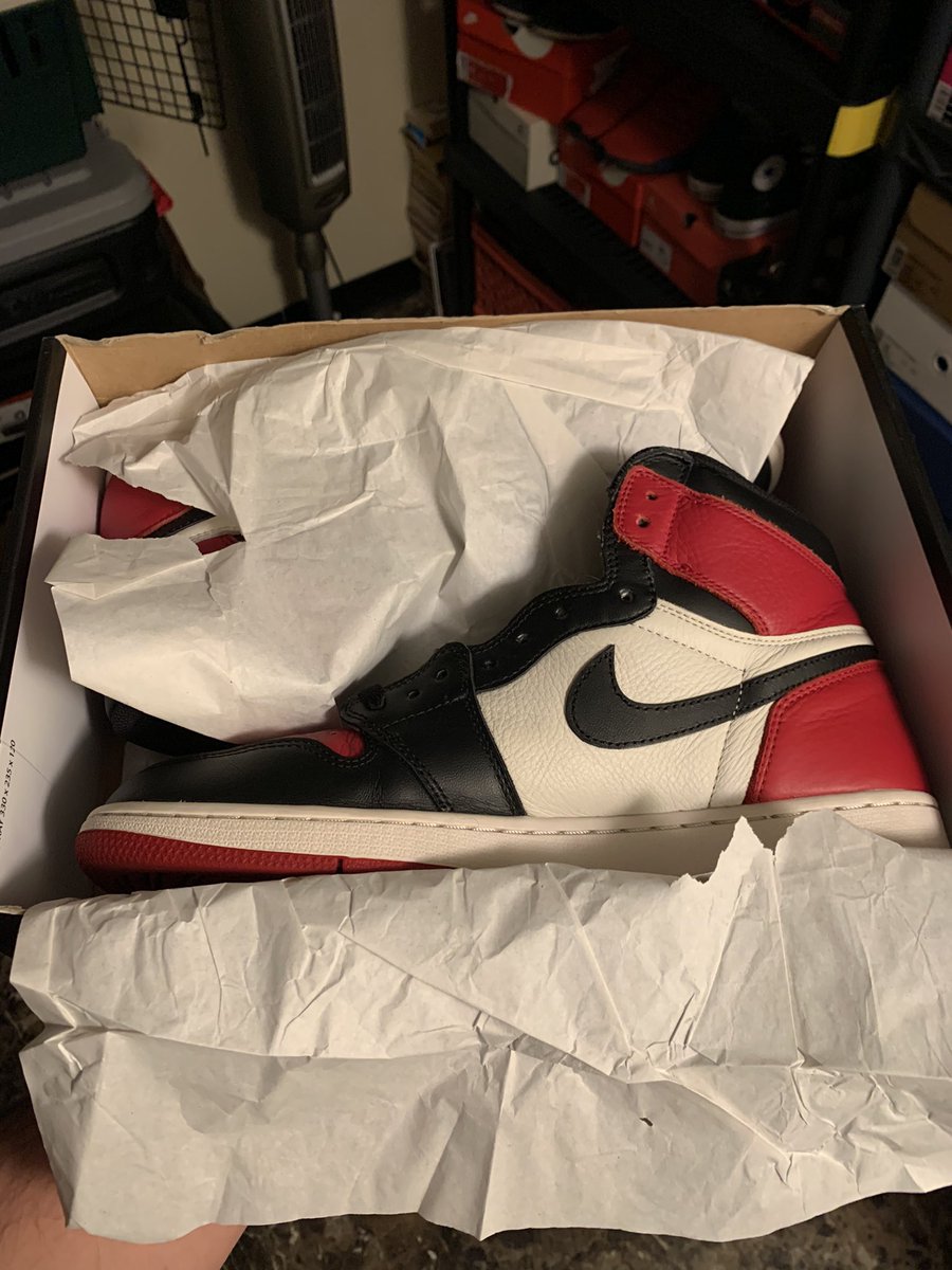 NLPKaienShiba's tweet photo. Sold my DS pair earlier this month but didn’t really want to.  Sold all my dunks and got another pair.  I’m still a newbie with sneakers, but I know my niche now.  These stay with my other grails.

#sneakers #sneakerhead #grailsonly https://t.co/pY5CFZAKnB