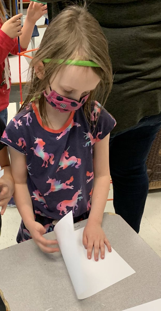 MustangUpdate's tweet photo. Fabulous Firsties shared how to make a paper snowflake...First you fold the paper, then you cut out shapes. Then you open it up and you have a snowflake! #ProceduralArt #WinterCreations https://t.co/qDCkuUzCB1