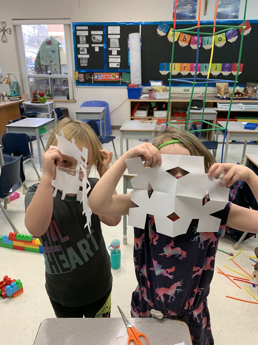 MustangUpdate's tweet photo. Fabulous Firsties shared how to make a paper snowflake...First you fold the paper, then you cut out shapes. Then you open it up and you have a snowflake! #ProceduralArt #WinterCreations https://t.co/qDCkuUzCB1