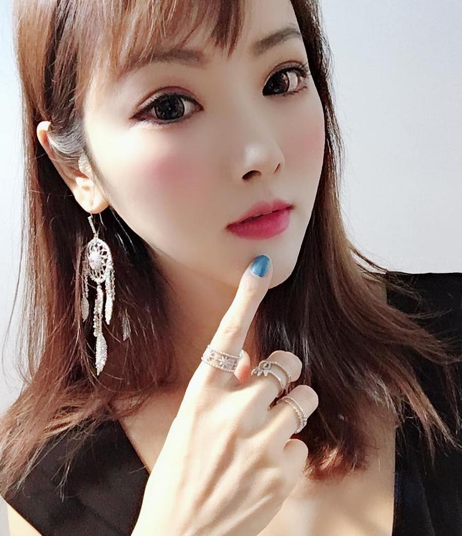 髪が伸びたので髪を縛ってみました 好きですか？😜