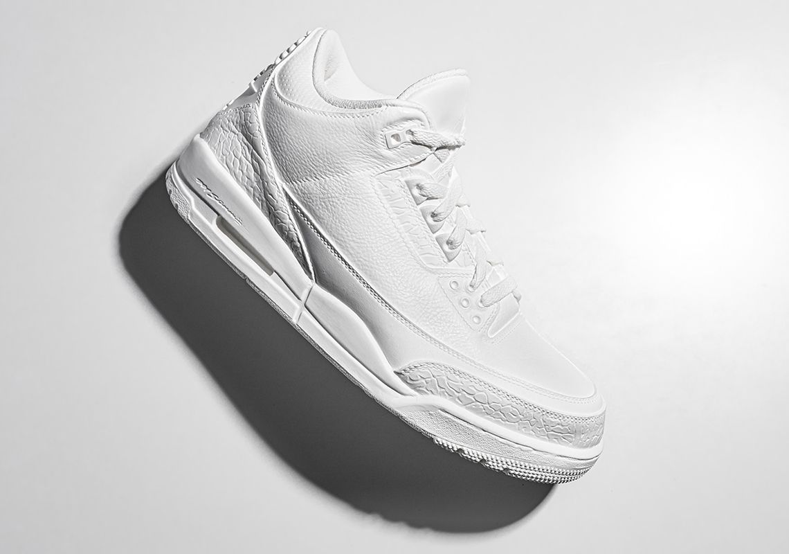 SneakerNews's tweet photo. Perfect for the Air Jordan 3 obsessed art collector (available via @stadiumgoods on 12/14) 

https://t.co/vS81EkBQF6 https://t.co/HpDF33beNI
