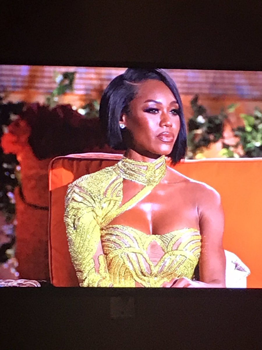 rog_rogers's tweet photo. @iammrssamuels is a beautiful woman #RHOPReunion https://t.co/Ax26bYbd1O