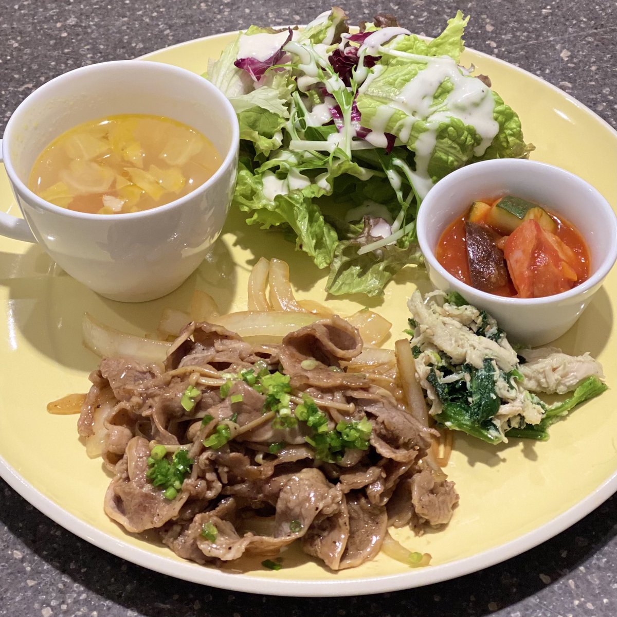 Hillscafespace's tweet photo. 【12/14〜12/20週替わりメニュー】
◻︎牛肉の甘辛炒め(十穀米付)◻︎海老とアボカドわさびソース◻︎たまごサラダ、ローストビーフ＆マッシュドポテト(※-15:00まで無料ドリンクセット/コーヒーor紅茶)ご来店お待ちしております☺︎ https://t.co/nej6AQGXz4