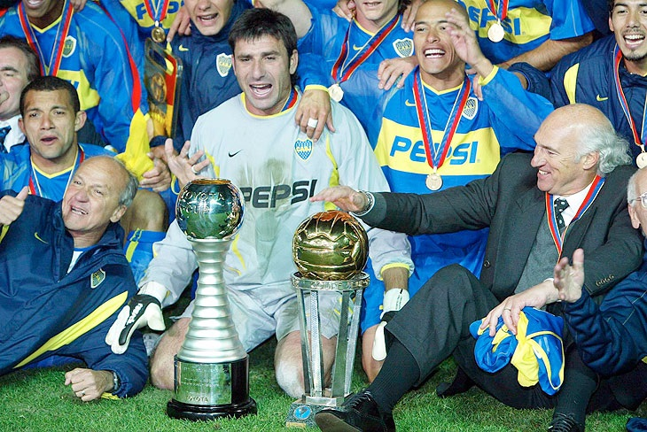 marto_m3's tweet photo. Hoy hace 17 años (14/12/2003) 🇦🇷#Boca ganaba la Copa 🏆#Intercontinental2003 al ganar 3-1 por penales (1-1) al 🇮🇹#Milan en Tokio. Fue la 12da copa Internac. de 18 y el titulo ⭐️52 de 69 / DT= Carlos Bianchi. VIDEO= https://t.co/GVLC18aAxK / #MartoCopaInt https://t.co/xVXULkqsj7