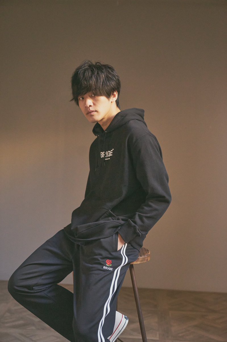 fumfumfum3's tweet photo. 自分のアパレルブランドを立ち上げたいと決め会社員を辞めて3年半。ついに一歩夢に近づきました。これからが始まり。
BRIGE 12月19日 19時販売開始します！
本当にどれもかっこいい🔥

Finally my dream come true😭
We will release on December 19 at 6pm Philippines time🔥 https://t.co/Sjrnf8wyCx