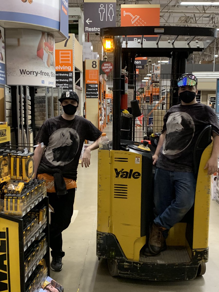 tjj851's tweet photo. Nate and Coffey accidentally twinning 😂😂😂@HalesJeremy @peerbux_adam @jillbarnes201 @Rebecca01313 https://t.co/lftDRGgm7C