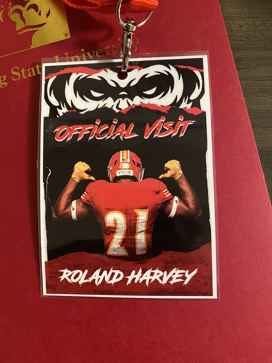 rh_era1's tweet photo. I wanna thank @Coach_GSanders & @Coachbwright4 and the rest of the whole coaching staff for bringing me down and my family for my Official Visit. I had a great experience and was welcomed by everyone 💯#GO21LLAS 🦍🟡🔴 https://t.co/OT9f0T3PHC