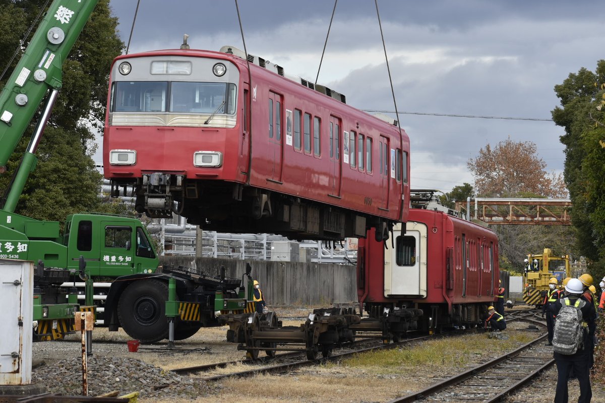 NNbH9VkRJxkmf0m's tweet photo. 名鉄6000系6050F築港線名電築港駅廃車解体線搬入 ありがとう6050F 長年の活躍ご苦労様でした! #名鉄 #6000系 #6050F
#廃車回送 https://t.co/mRw6P8I9uD