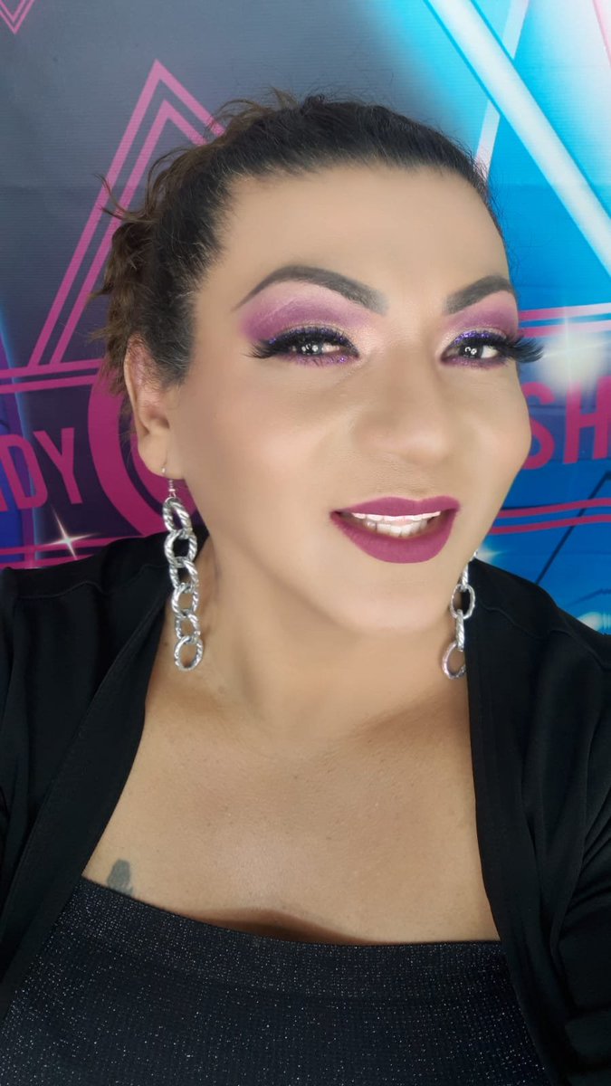 WendyPoshh's tweet photo. #lindanoche #poshhamigos #wendyposhh #cosmeticos #maquillaje #sombrasdeojos #labialmatte #pestañas https://t.co/DHiJpQK7cZ
