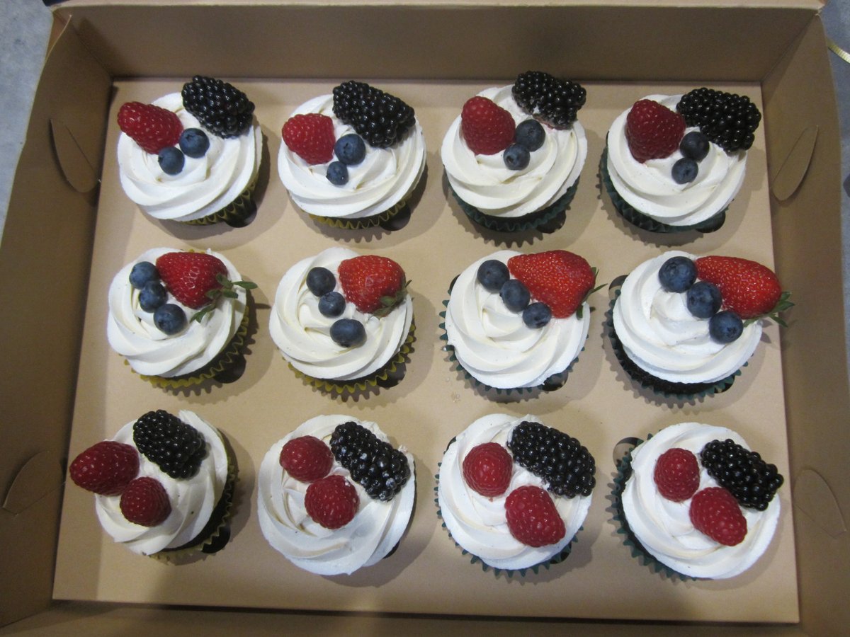 donbowen2's tweet image. 🙏Oh, Peter and @lisntell‼️

Now I have sticky fingers. 

What shall I do? 

🧁🧁🧁🧁🧁🧁
🧁🧁🧁🧁🧁🧁

#mycakes