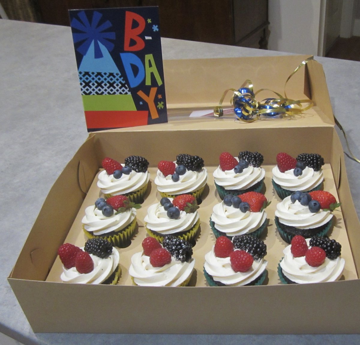 donbowen2's tweet image. 🙏Oh, Peter and @lisntell‼️

Now I have sticky fingers. 

What shall I do? 

🧁🧁🧁🧁🧁🧁
🧁🧁🧁🧁🧁🧁

#mycakes