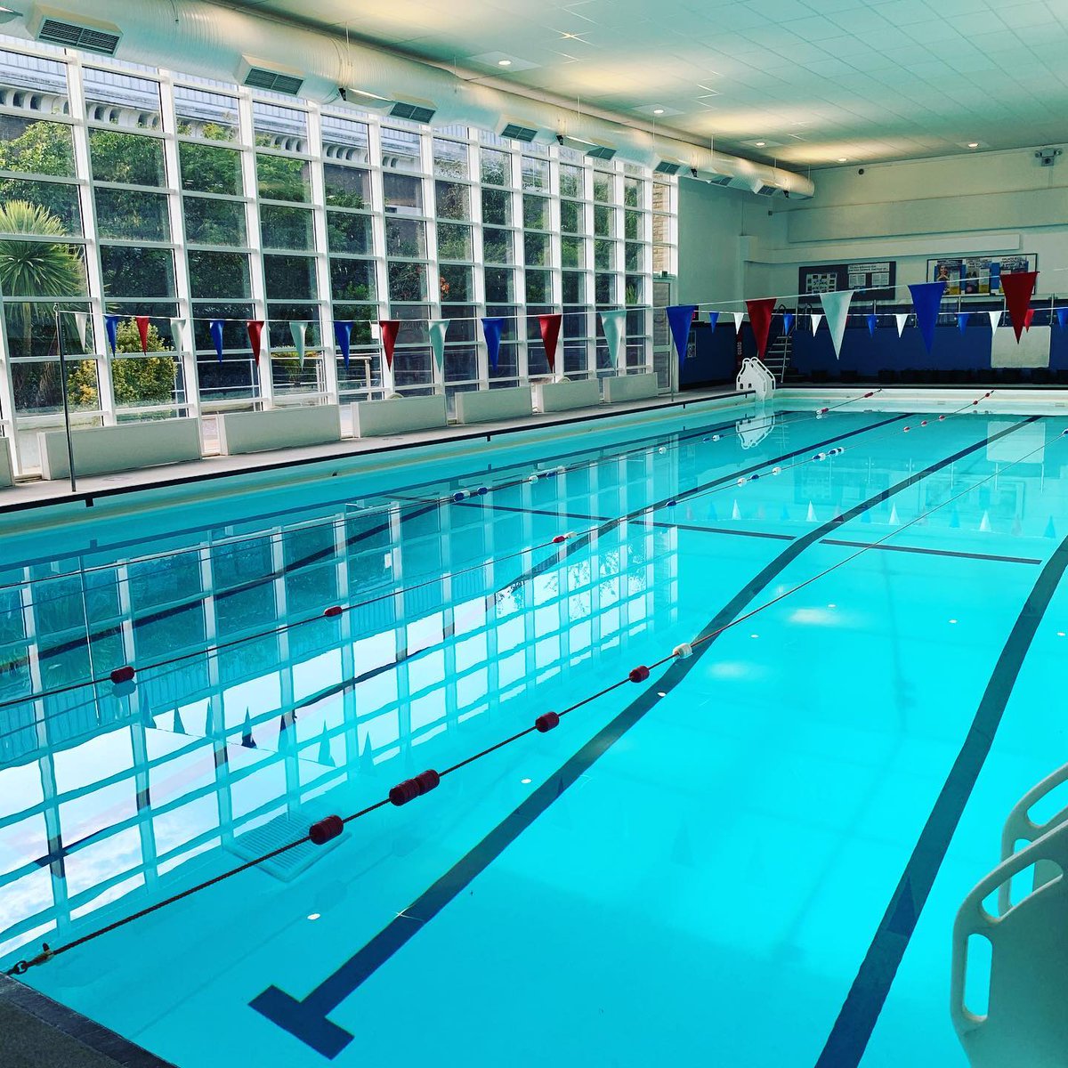 Bydd Canolfan Chwaraeon y Brifysgol yn parhau ar agor i staff a myfyrwyr y Brifysgol tan 4pm ddydd Sul 20 Rhagfyr 2020, a bydd yn ailagor ar ôl gwyliau'r Nadolig am 9am ddydd Llun 4 Ionawr. @UMaberSU #aberystwyth