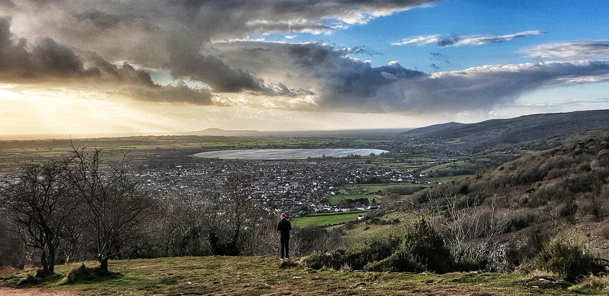 motoroaming's tweet photo. A nice little jolly to our old stomping ground. Our second date was here at Ceddar Gorge over 33 years ago.
#exploringbritain #lifeontheroad #fulltimetravel #rvlife #motorhomes #Somerset https://t.co/yx8ve2CFyd