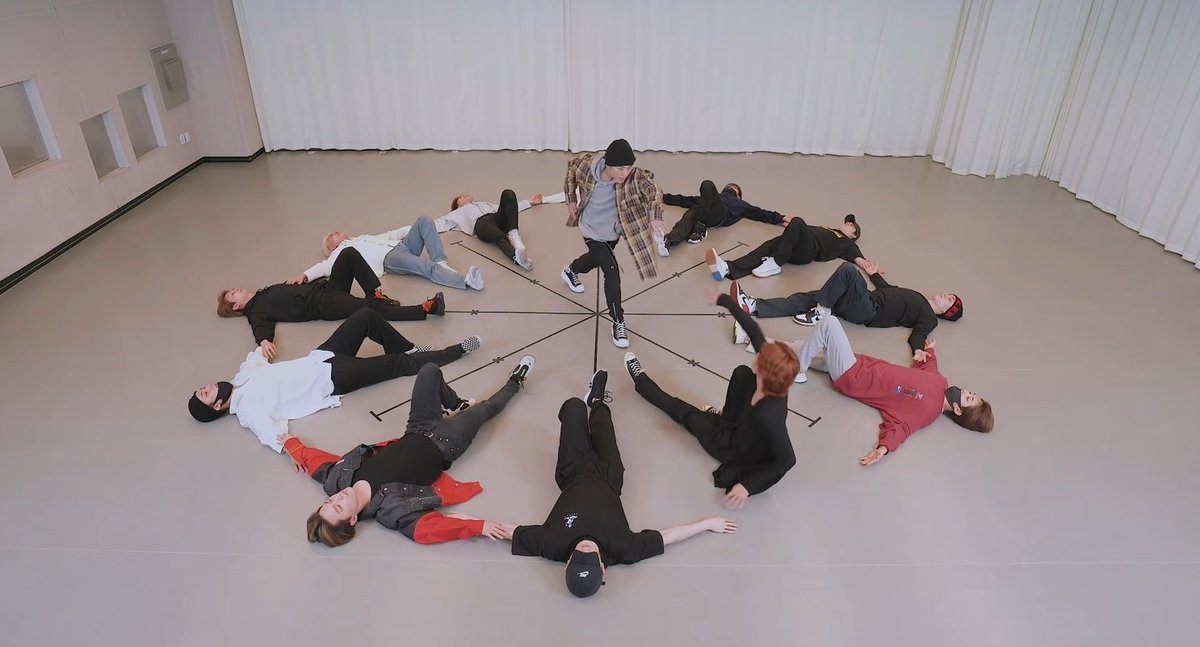 wonubliss's tweet photo. 24H clock formations ❤️🖤 @pledis_17 https://t.co/ZxbXTeeS0w