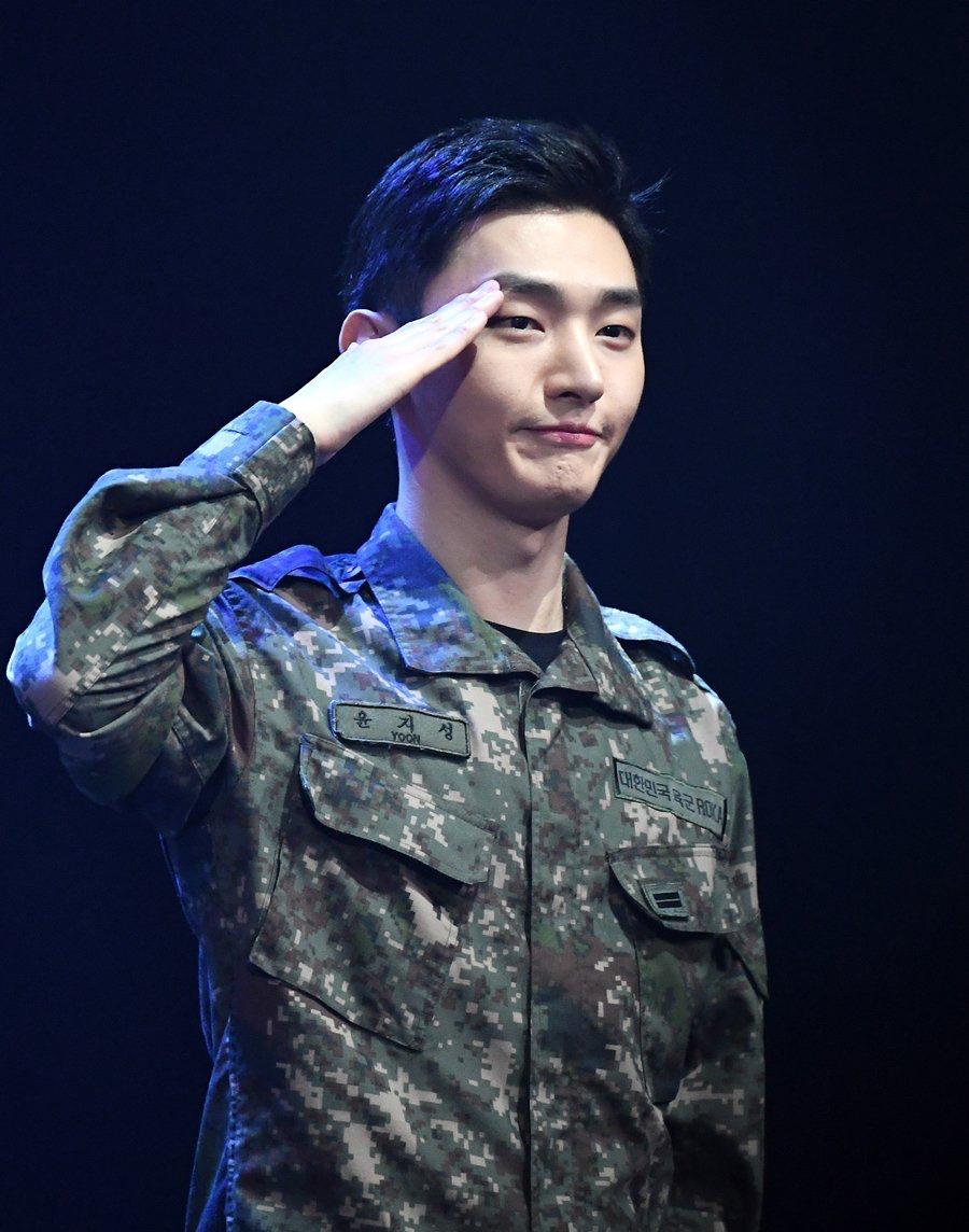 heynoona_id's tweet photo. #YoonJisung, ex-leader Wanna One telah menyelesaikan program wajib militernya pada tanggal 13 Desember kemarin. Welcome back! #Happy_YJS_Back🎉
Sumber: https://t.co/spRmdQB4py https://t.co/YSKbvLfA8V