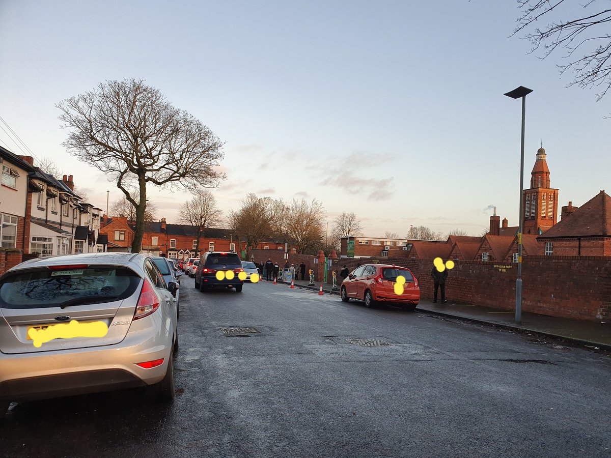 BordesleyWMP's tweet image. PCSOs Millward and Jerome are @BGPS offering advice and guidance to drivers to help keep our children safe at school times. #greencrosscode #modeshiftstars