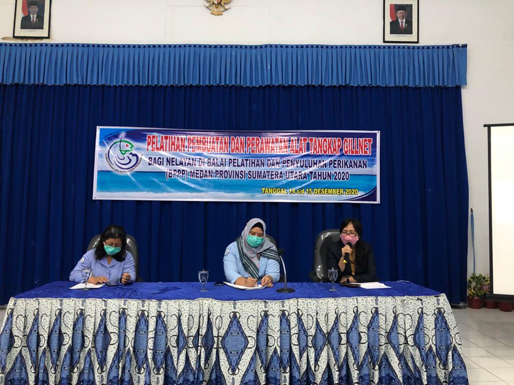 bppsdm_bp3medan's tweet photo. Pelatihan Pembuatan dan perawatan alat tangkap GilNet di BPPP Medan, dibuka oleh Ibu KapuslatluhKP @lapregiwati, dihadiri oleh Kabid Tangkap Dinas KP Kota Medan.Diikuti oleh 50 orang nelayan tetap menerapkan Prokes yang ketat @puslatluhkp @brsdmkp @sjariefwidjaja @Natalia_Liandra https://t.co/72TzcLzhZD