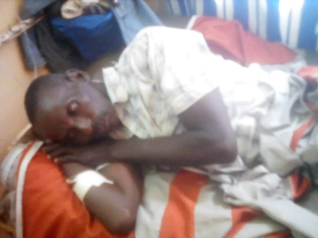HonAnitandayi's tweet photo. Uyu wagatandatu, #Umukutsakivi Ndimurwanko Dismas alias Dwima wo muri #CommuneMuha akaba muri #Coopérative #Vasokinindo yaramutse asohoka ibitaro. Ndashimira Imana yanshoboje kumuvuza no kumurihira ibitaro. #RetaMveyi #RetaNkozi @burundi_senat @NtareHouse https://t.co/SZhys9kRa1