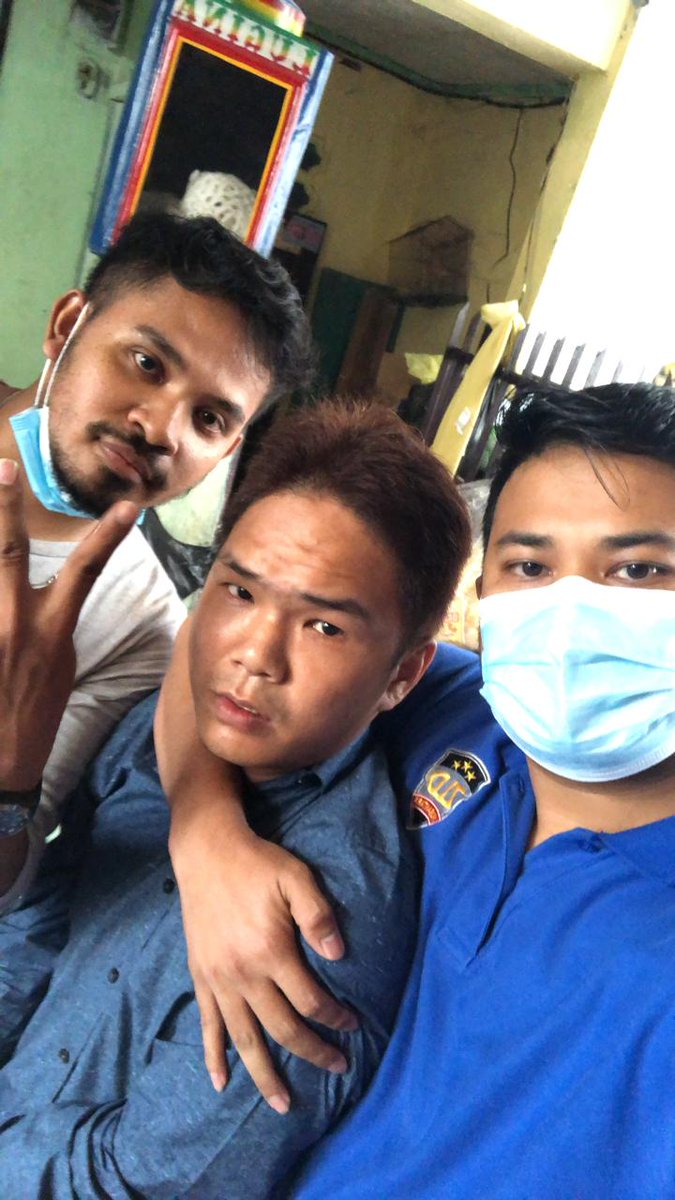 rando_gabriel's tweet photo. @MariaIndahSari7 @Ranisor 🤵 nih aku otw 
👸Bohong, pap
🤵..... https://t.co/HdEFQvEfFh