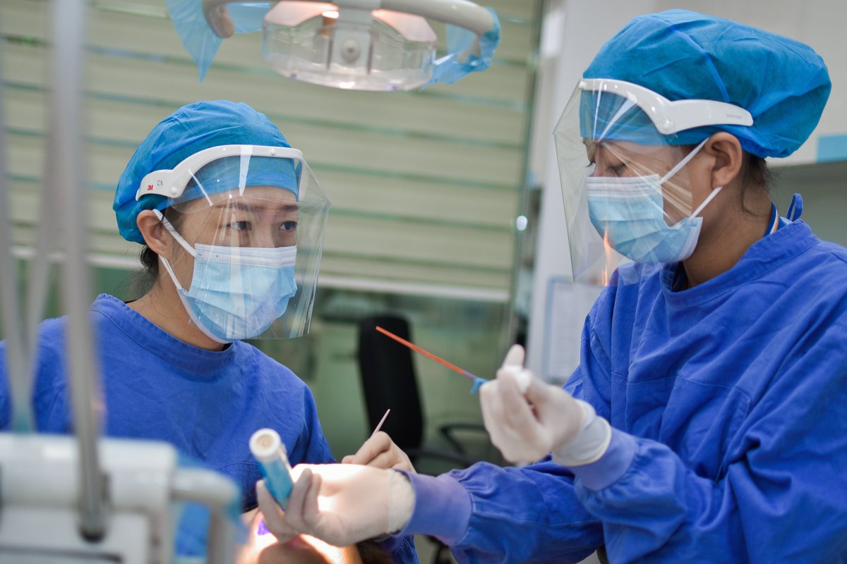 AstonPathways's tweet photo. 📢Calling all teachers with Yr 8-10 students interested in  pursuing a career within #medicine &amp; #healthcare? Our Intro to #healthcare programme @AstonUniversity
  can support your students journeys into #HigherEducation. Find out more &amp; apply now ➡ https://t.co/6llqM6vDUw https://t.co/QRYwKVaU0G