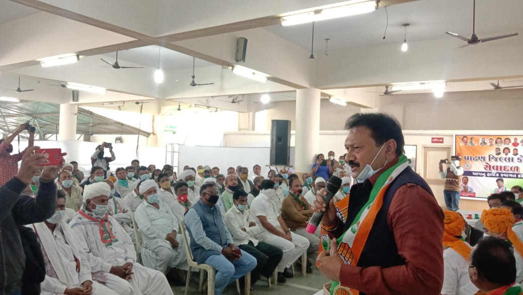 raghubhaidesai's tweet photo. તા.14/12/2020 ના રોજ પાટણ ખાતે આવનારી સ્થાનિક સ્વરાજ્યની ચૂંટણીના સંદર્ભમાં ગુજરાત પ્રદેશ કોંગ્રેસના પ્રભારી શ્રી રાજીવ સાતવ જી અને શ્રી અમિતભાઈ ચાવડા (પ્રમુખ,ગુજરાત પ્રદેશ કોંગ્રેસ સમિતિ) ઉપસ્થિતિમાં પાટણ જિલ્લા કોંગ્રેસ સમિતિની  મીટીંગ તેમજ સંવાદ..

#RaghubhaiDesai #Congress https://t.co/8bbyQ7Ax13