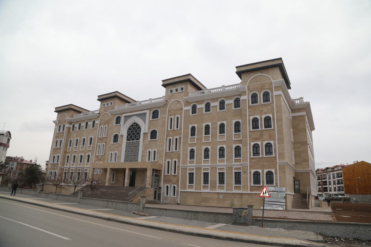 sivasvaliligi's tweet photo. Eğitimde Güçlü Bir Sivas

Valimiz Salih Ayhan, yapımı tamamlanan 24 derslikli Asım Şahin İmam Hatip Lisesi, 200 kişilik pansiyon ve spor/konferans salonunda incelemelerde bulundu. Valimiz Ayhan, "Sivas eğitimde 2023 hedeflerine emin adımlarla yürüyor." dedi.

#2023EğitimVizyonu https://t.co/92dpHwznWN