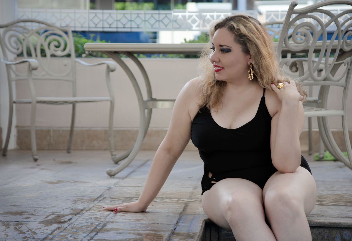 EvaSirenita2404's tweet photo. Wishing to work with my photographers ๐๏ธagain! ๐ I miss the pool, curvy girls are sexy too! #modelling #curvygirl #swimsuitmodel #largesized #plusizedfashion #magazineshot #curvymodel #blondegirl https://t.co/WDDeeiSgeq